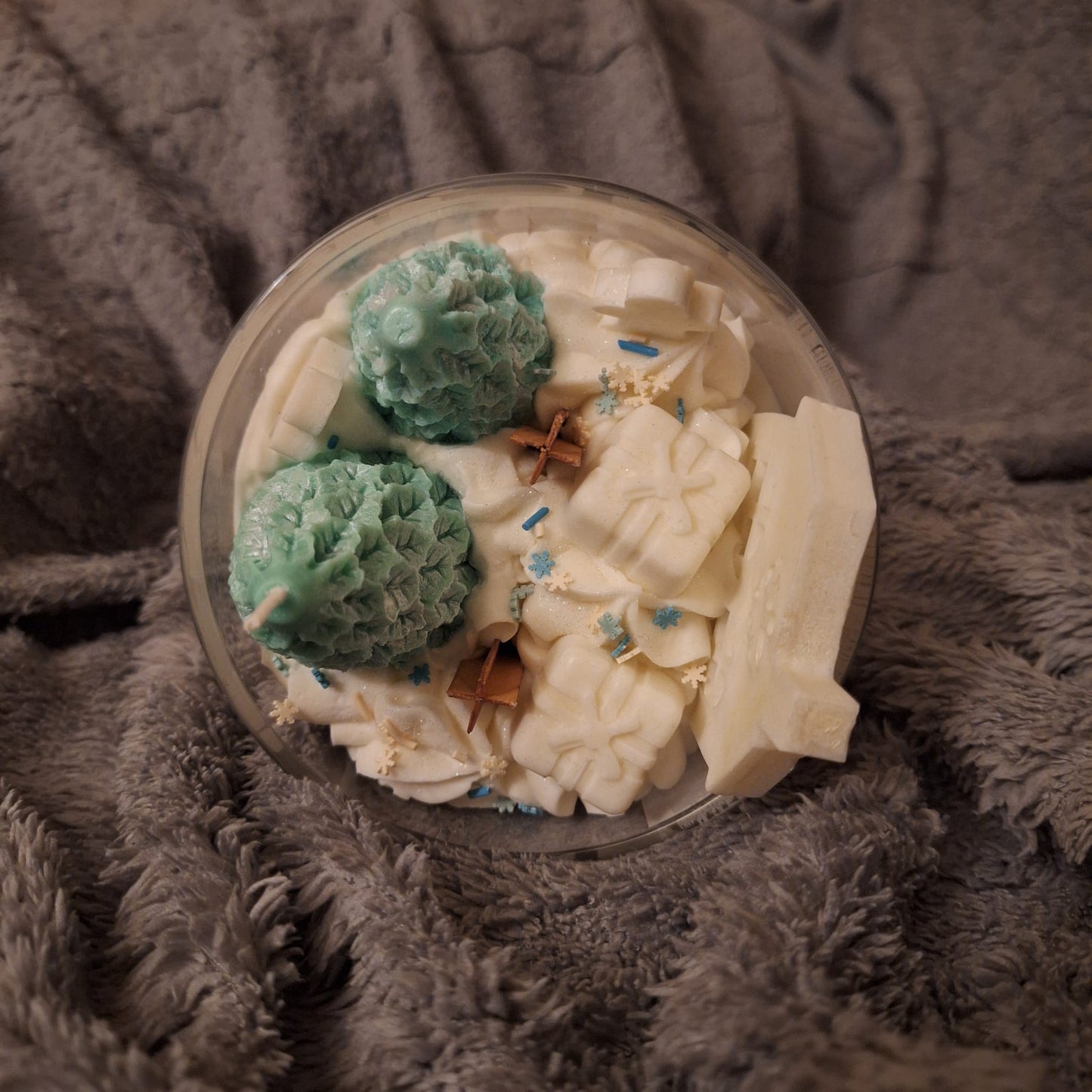 White Christmas Nordic Wood Soy Candle - Cosy Fireplace Aroma