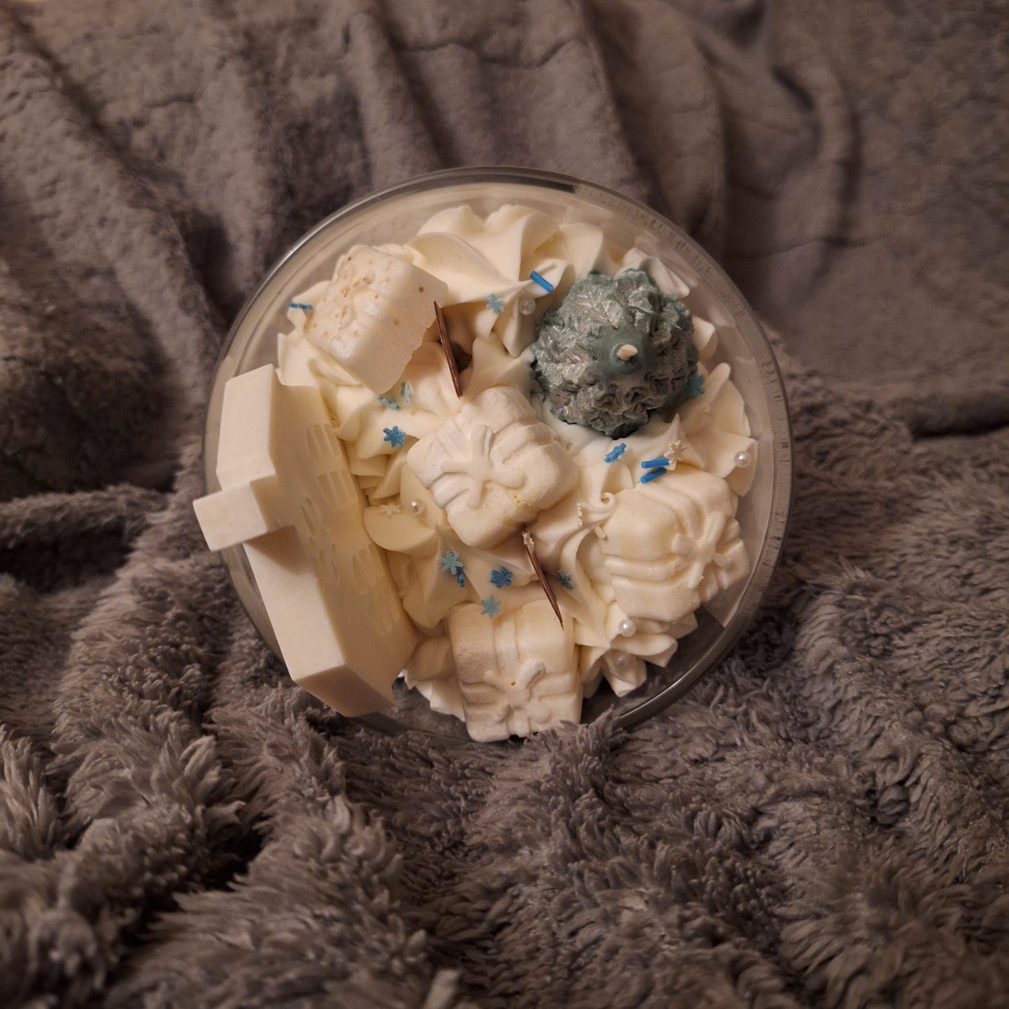 White Christmas Nordic Wood Soy Candle - Cosy Fireplace Aroma