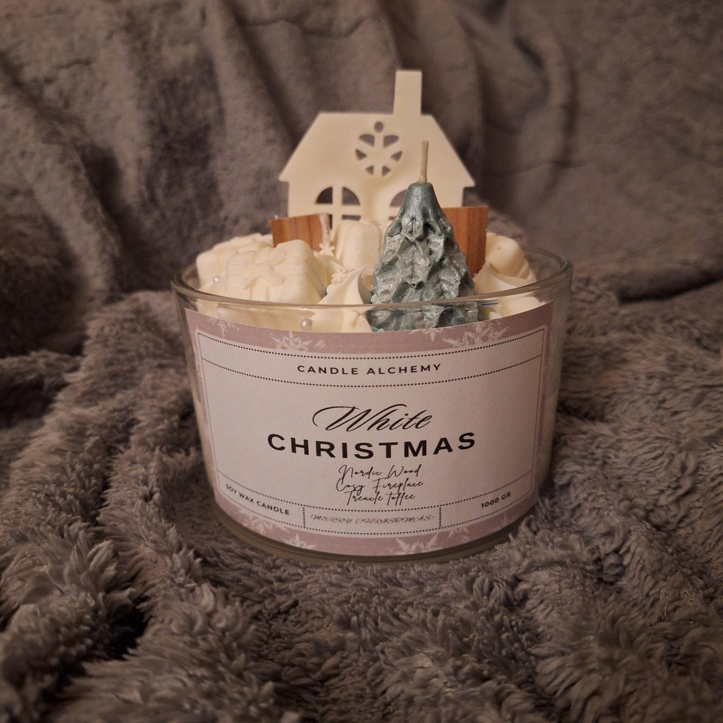 White Christmas Nordic Wood Soy Candle - Cosy Fireplace Aroma