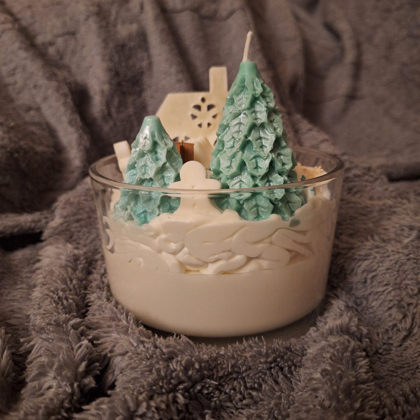 White Christmas Nordic Wood Soy Candle - Cosy Fireplace Aroma